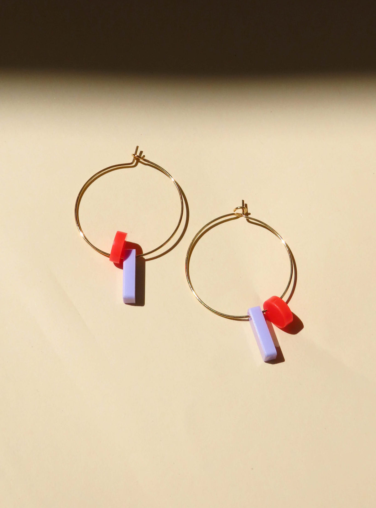 Dots mit Stick Hoops aus Edelstahl flieder feuerrot: Gold