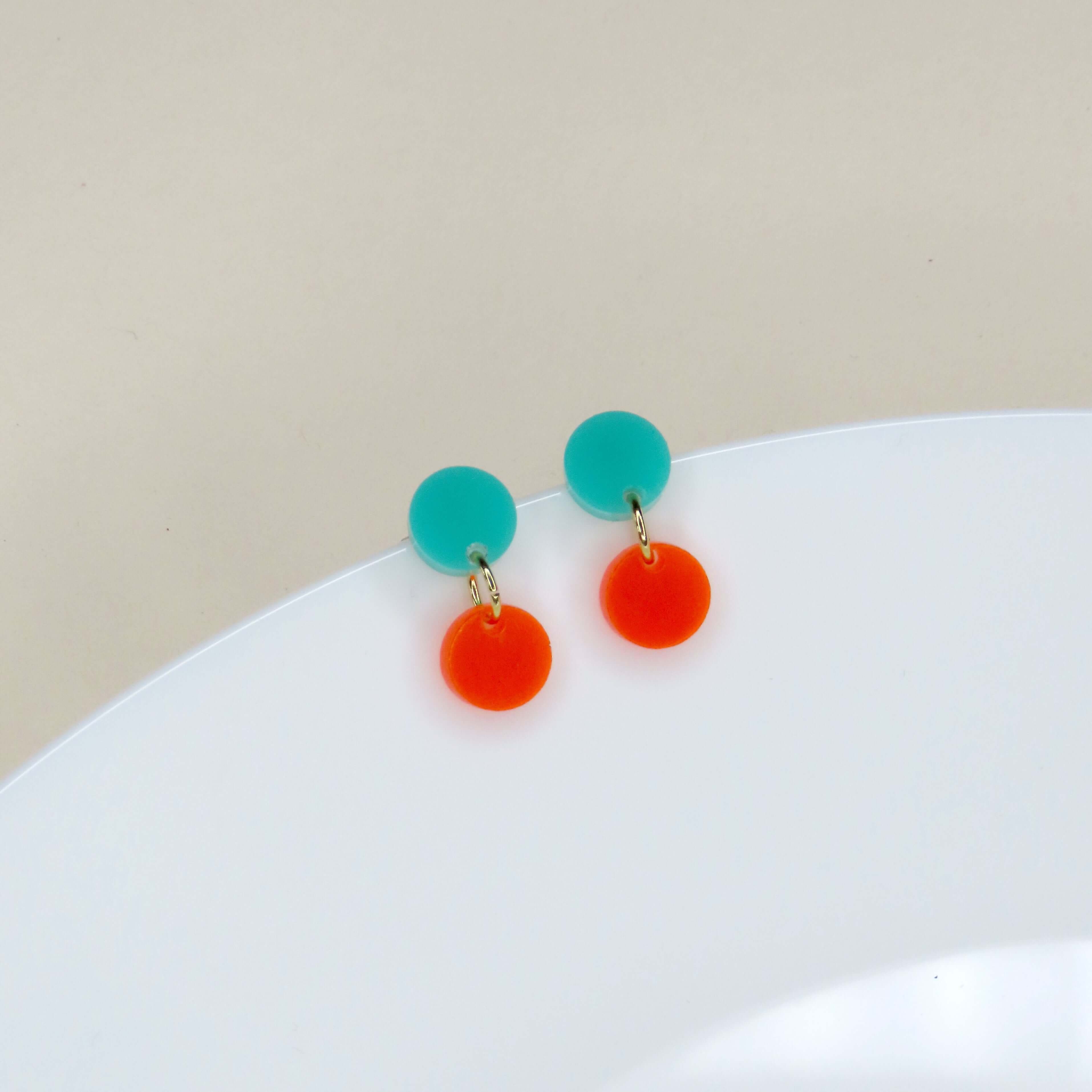 Dotty Acryl Ohrringe in türkis neonorange