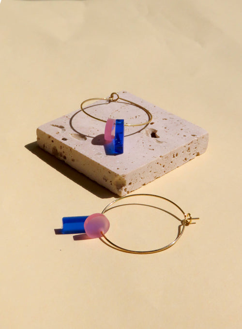 Dots mit Stick Hoops aus vergoldetem Edelstahl in königsblau & eisrosa: Gold