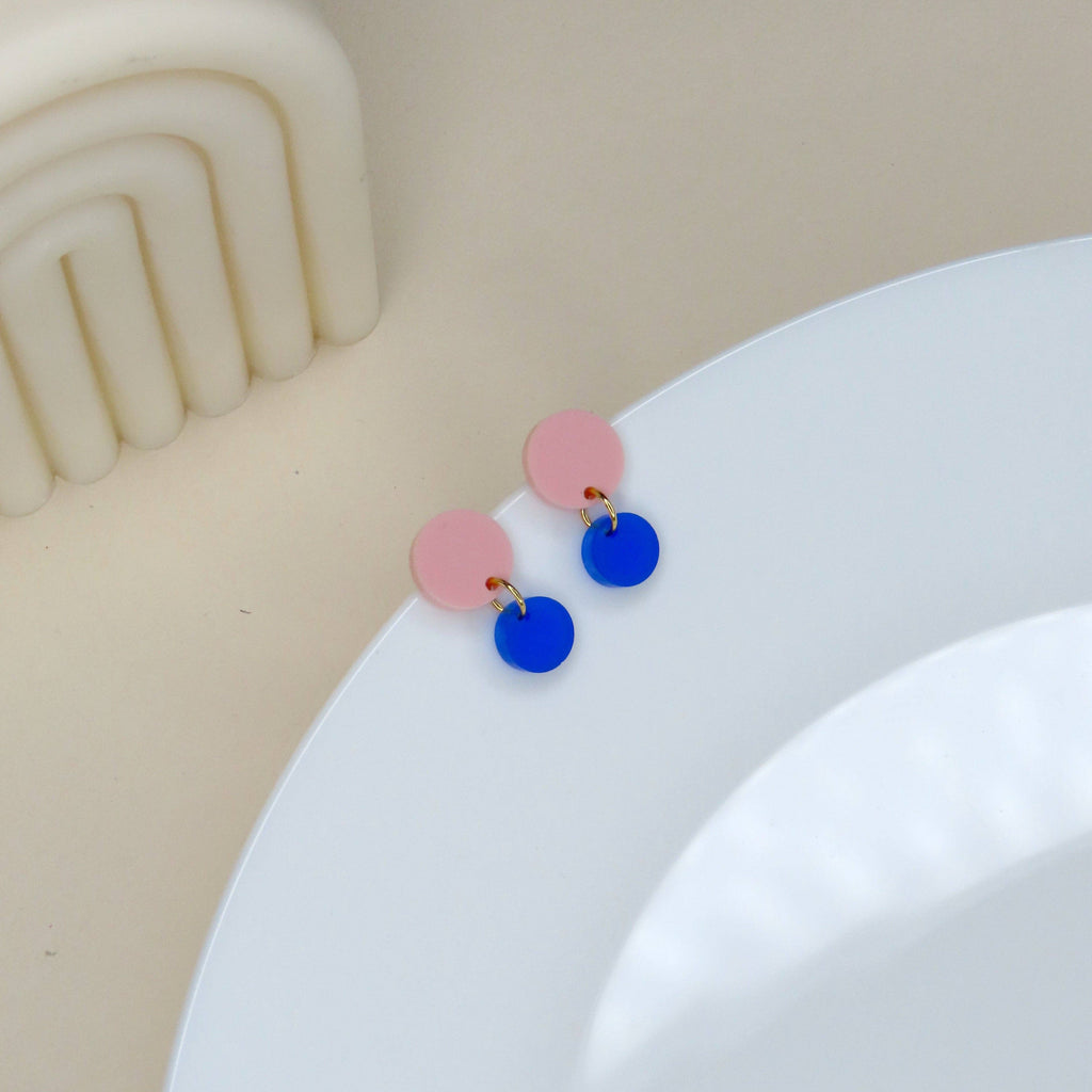 Big Dotty Acryl Ohrringe in hellrosa tiefblau
