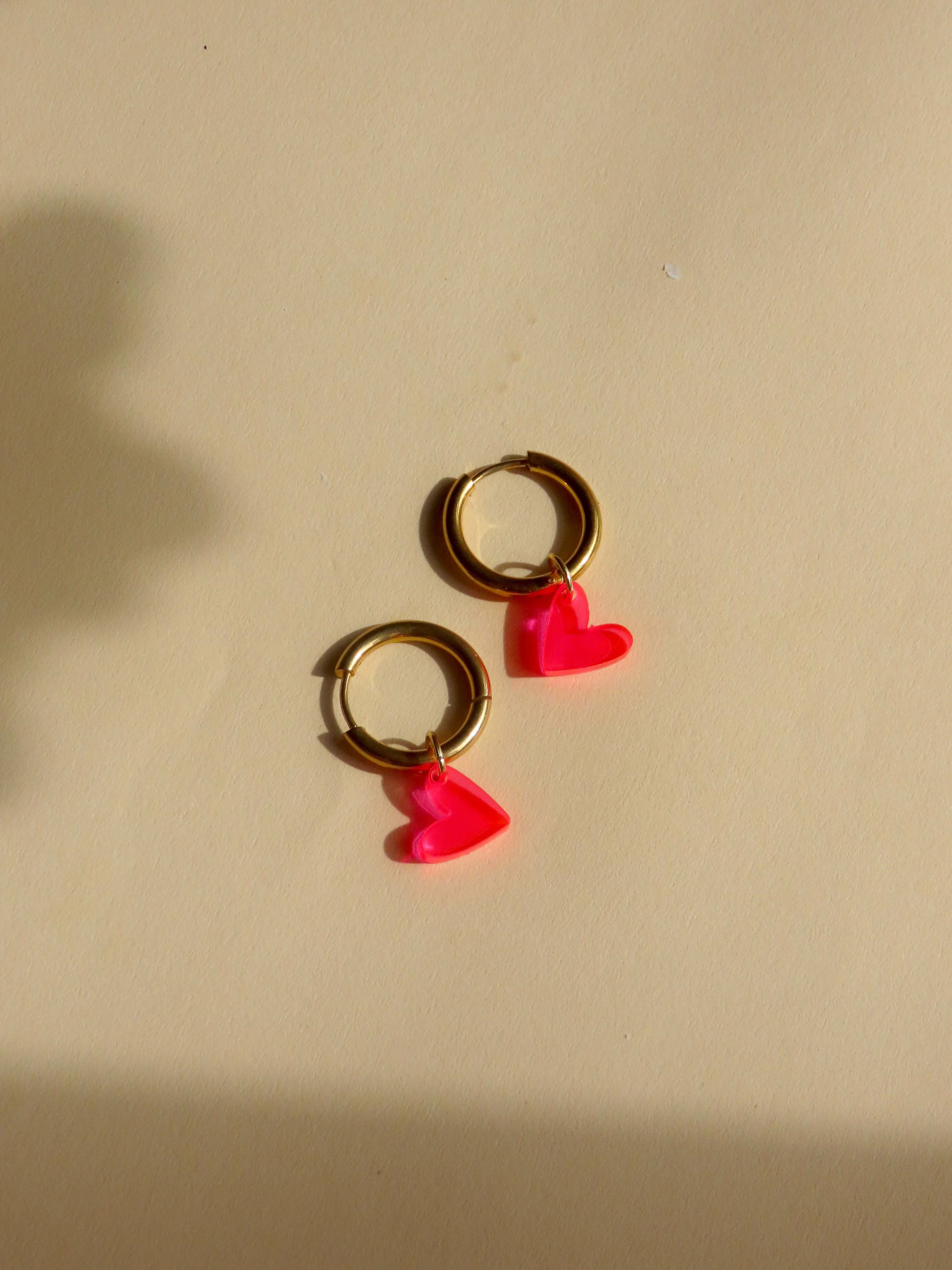 Pink Neon Herz Creolen: Gold